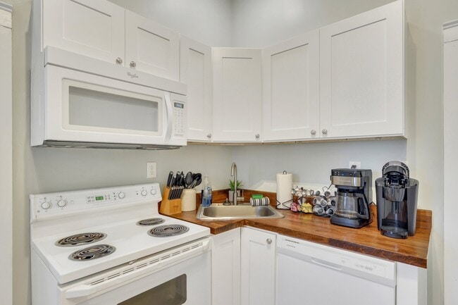 Building Photo - 307 W Waldburg Ln