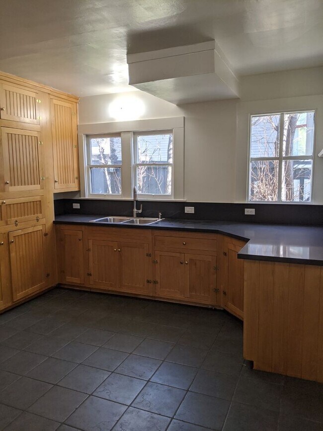 Building Photo - 1510 Broad St