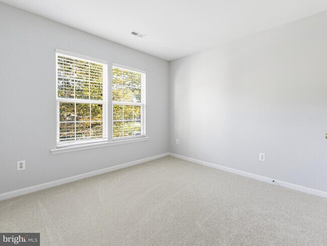 Building Photo - 45370 Barefoot Dr