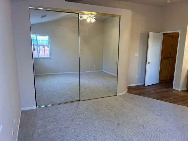 Building Photo - 580 Creekwood Ct
