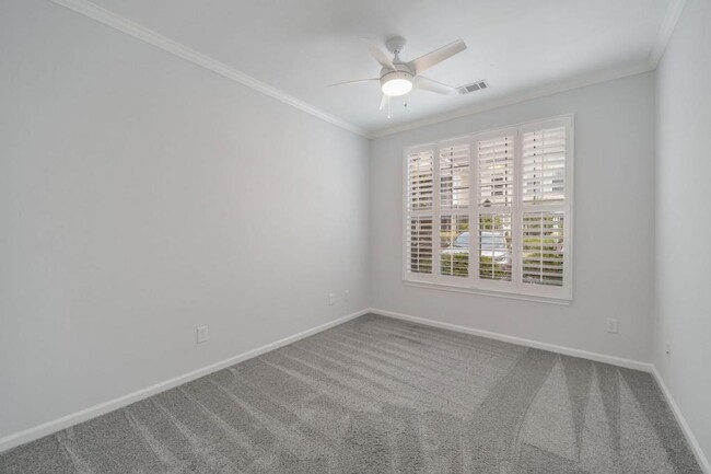 Building Photo - 130 River Landing Dr