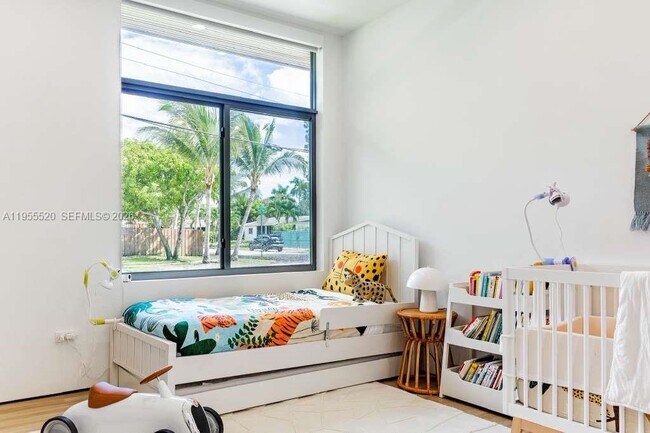 Building Photo - 1830 NE 193rd St