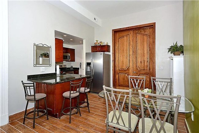 Building Photo - 817 6th St NW