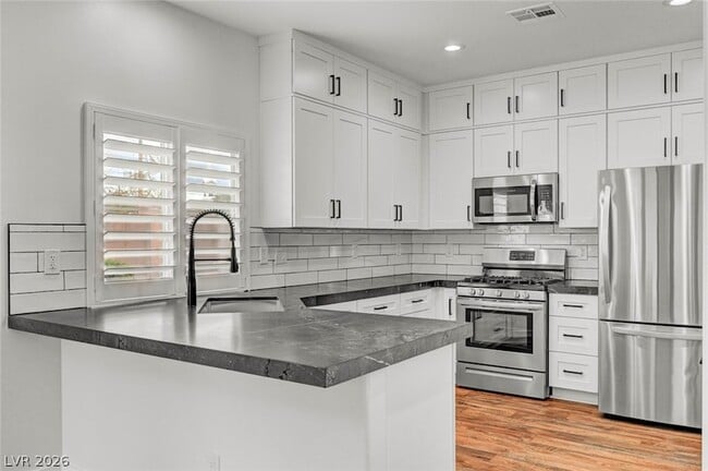 Building Photo - 10544 Allthorn Ave