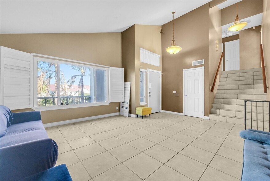 Building Photo - 5958 Quiroz Dr