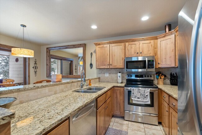 Building Photo - Charming Fully-Furnished Condo for Rent in Columbia Falls, MT – Located in Meadow Lake Golf Cours...