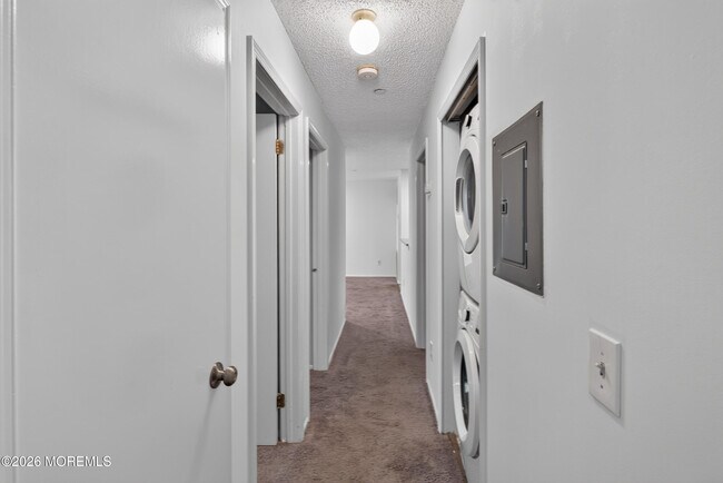 Building Photo - 92 Des Moines Ct