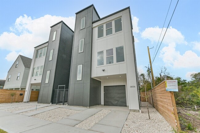 Building Photo - 3808 Ennis St