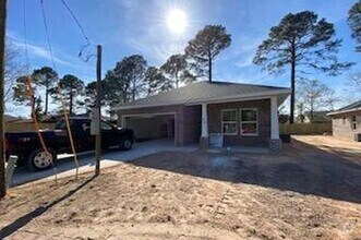 Building Photo - 60 Brenda Ln