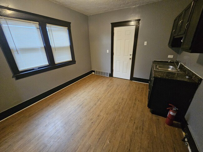 Building Photo - 12512 Revere Ave