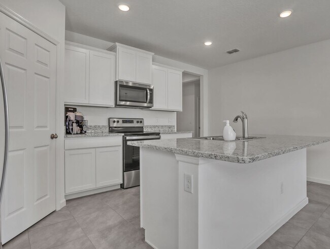 Building Photo - 7508 Tourmaline Dr