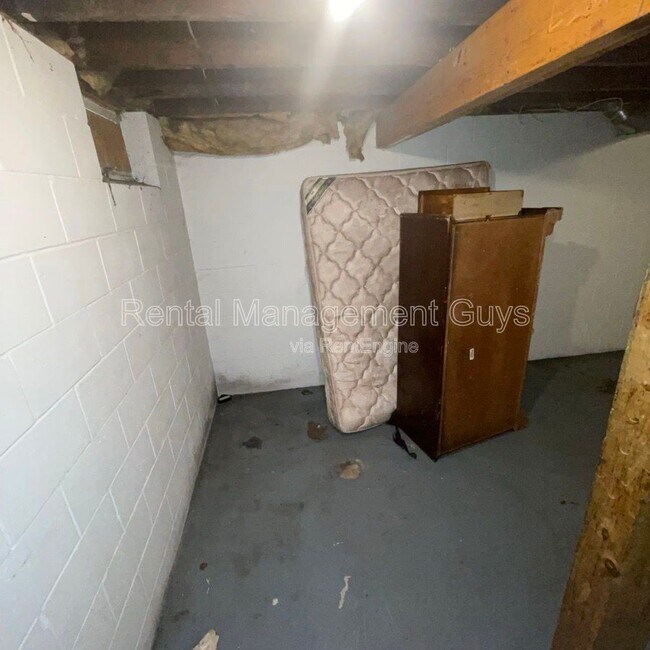 Building Photo - 3319 Longfellow Ave