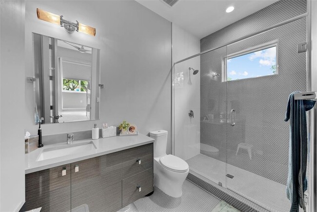 Building Photo - 3624 S Gardenia Ave