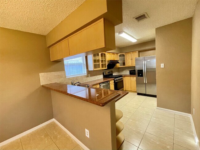 Building Photo - 3034 Mosby Dr