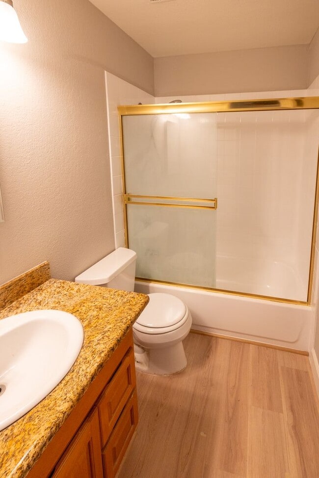 Building Photo - Spacious 4 bedroom home in Union City with...