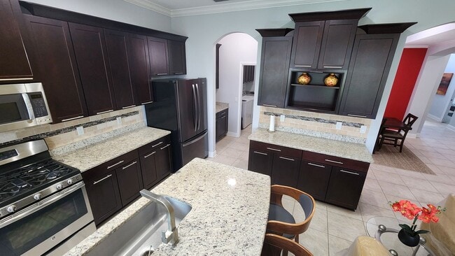 Building Photo - Lakeview Turnkey Furnished Home with Resor...