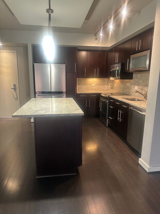 Building Photo - 1 Bedroom 1 Bath Condo Near Capitol Hill