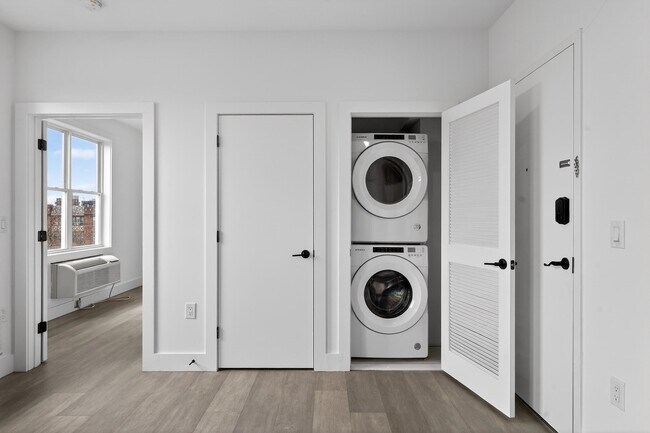 Building Photo - 43-45-45 W 32nd St