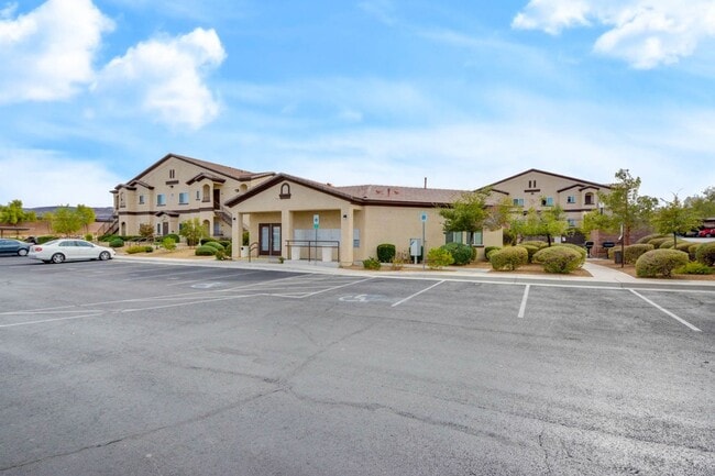 Building Photo - CLEAN, move in ready~GATED and super COMMUNITY!