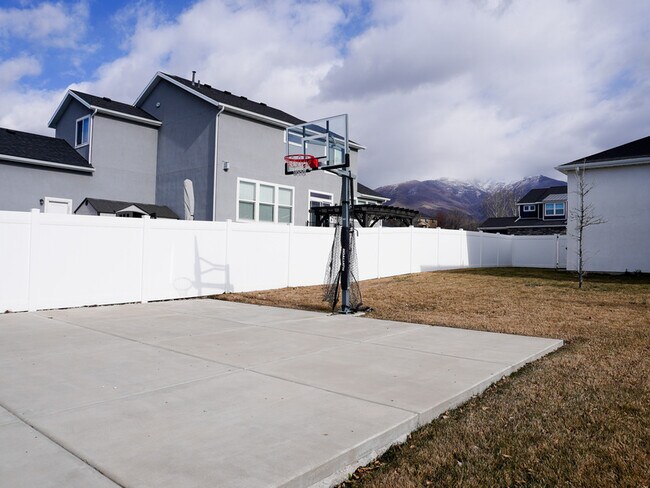 Building Photo - 2274 S 50 E