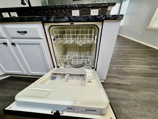 Building Photo - 3210 Blue Bonnet Dr