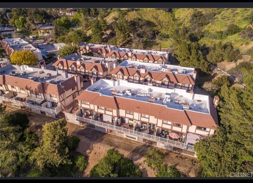 Building Photo - 9325 Sunland Park Dr