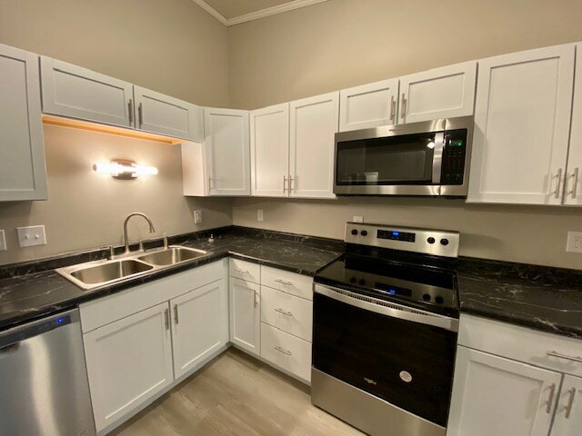 Building Photo - Ranch Style Home in Center Grove