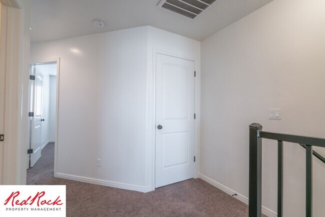 Building Photo - 2801 E 450 N