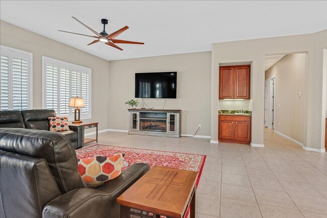 Building Photo - Rental Home with Large Pool