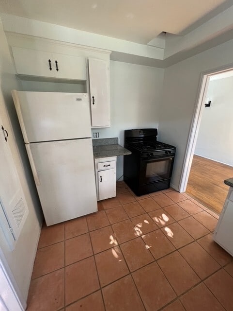 Building Photo - 10810 Camarillo St