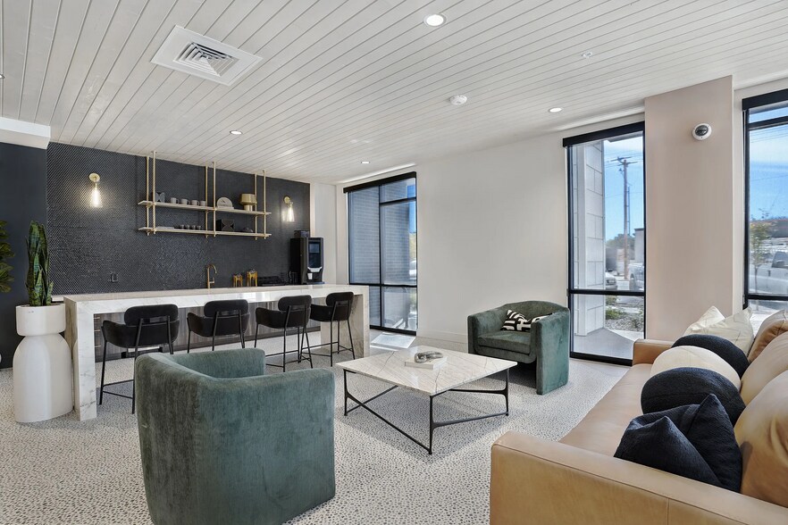 Building Photo - 340 West 700 S