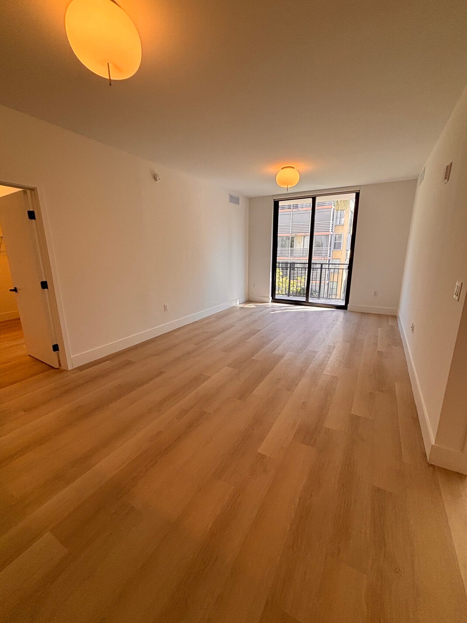 Building Photo - 1541 Van Buren St