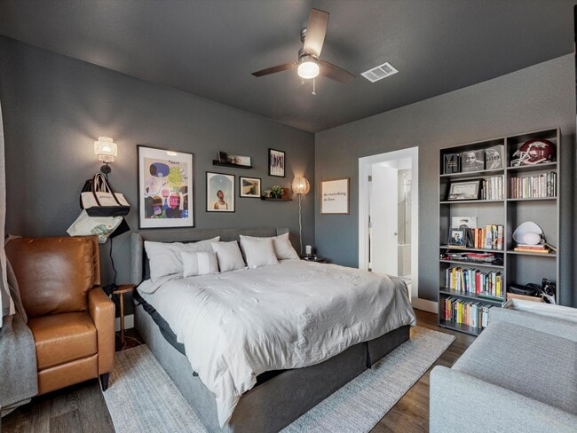 Building Photo - 2222 Wavell St