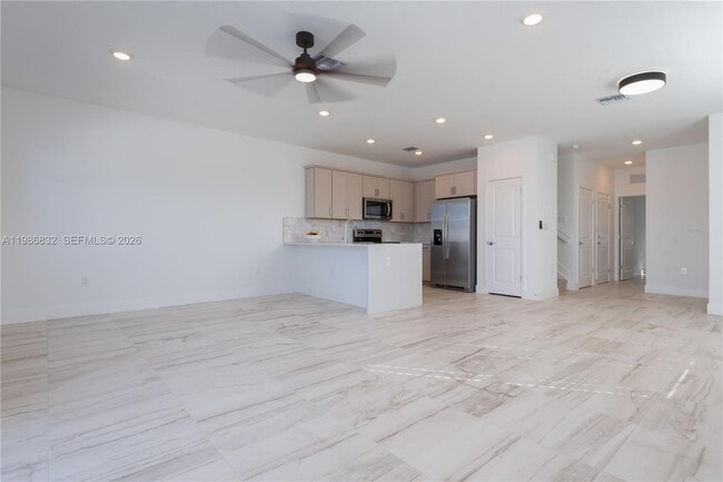 Building Photo - 230 SW 170th Ave