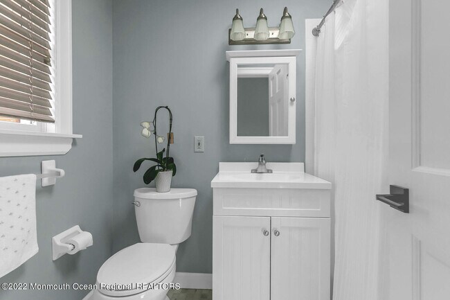 Building Photo - 324 Shore Dr