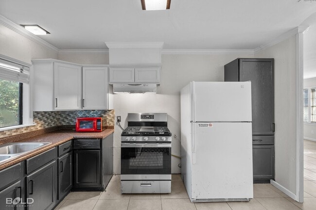 Building Photo - 101 Lillian St