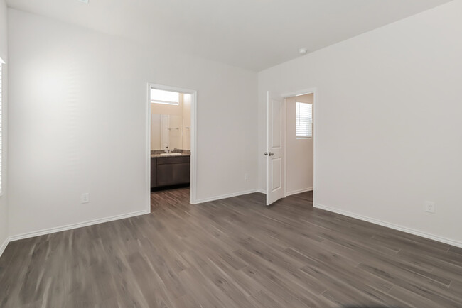 Building Photo - 15208 Estrella Rd E