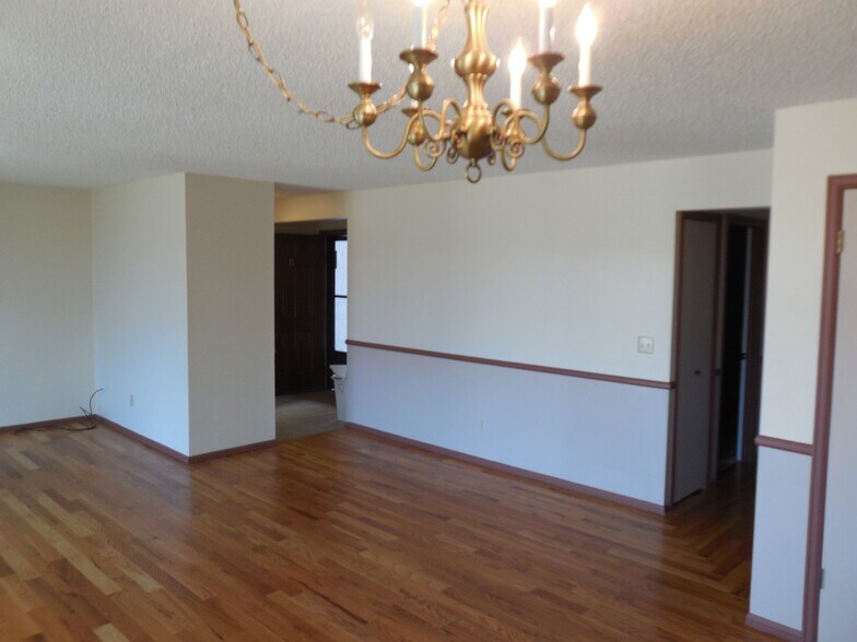 Building Photo - 918 Fontmore Rd