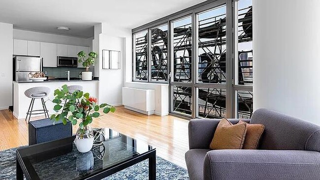 Building Photo - 1 bedroom in LONG ISLAND CITY NY 11109