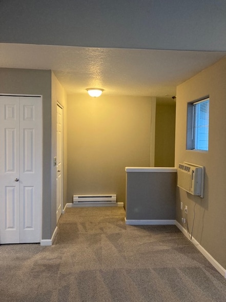 Building Photo - 14735 SW Sandhill Loop