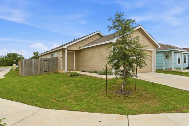 Building Photo - Single-Story 3/2 Rental Near Lackland Air Force Base | No Carpet | Fridge Included |