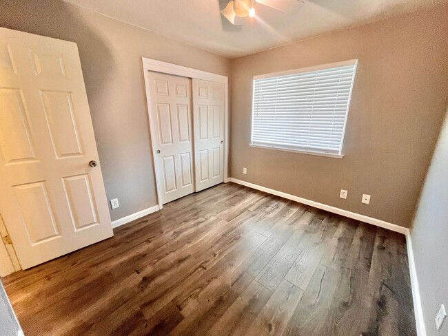 Building Photo - Charming 3-bed 2-bath home with a pool & pool service included!