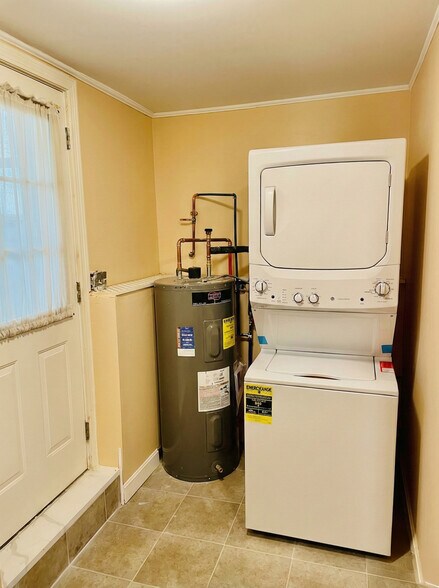 Building Photo - 65 Barbara Ln