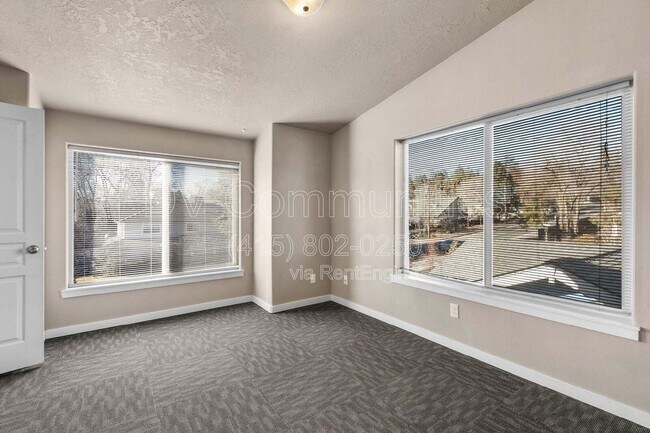 Building Photo - 728 NW Newport Ave