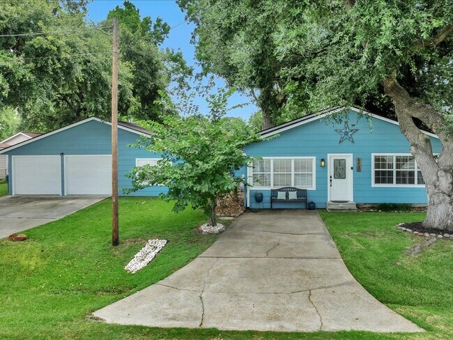 Building Photo - 683 Water View Dr