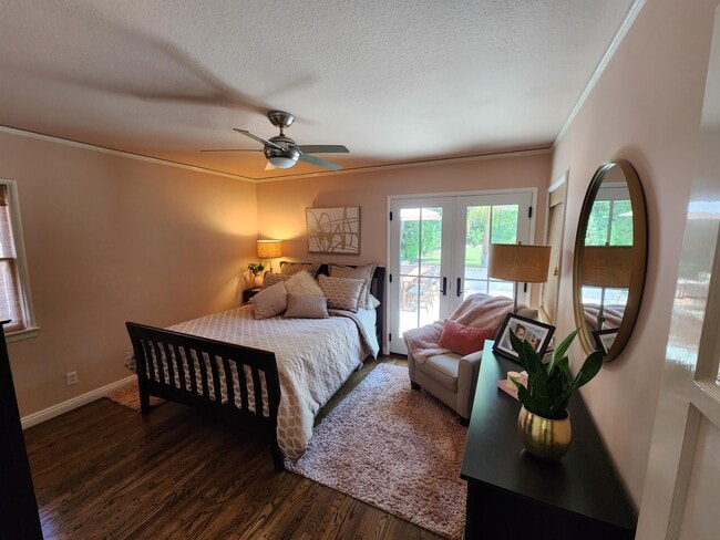 Building Photo - 1230 Oak Cir Dr