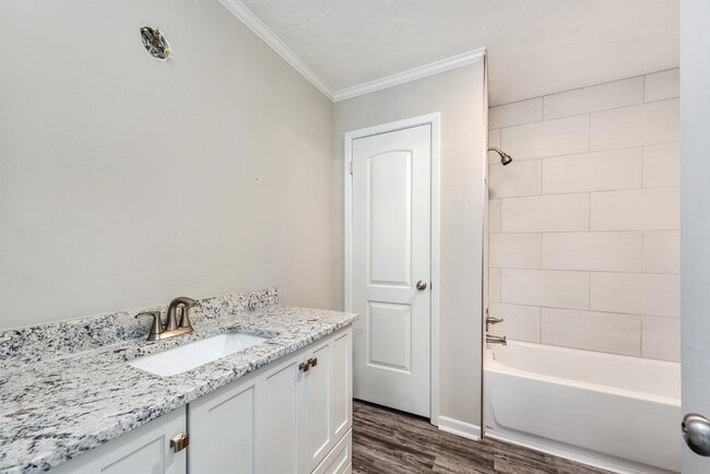 Building Photo - 3900 Sioux Cir