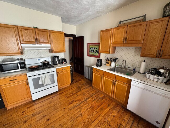 Building Photo - 211-213 Holland Street