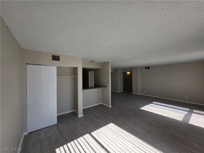 Building Photo - 3930 University Center Dr