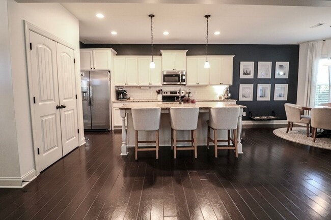 Building Photo - Spacious 4 Bedroom, Pet Friendly with Fenced In Backyard, Mimosa Bay Community Amenities